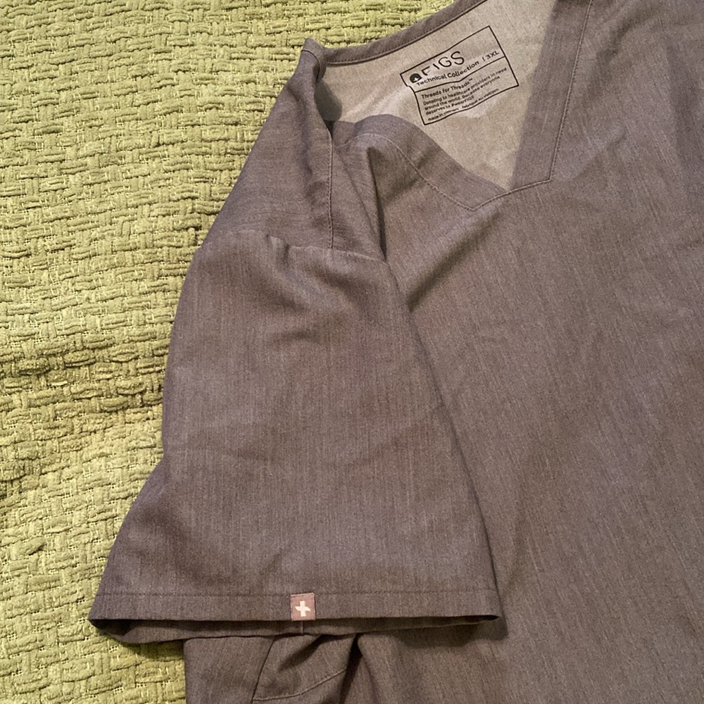 Figs Scrub Top - Picture 4 of 4
